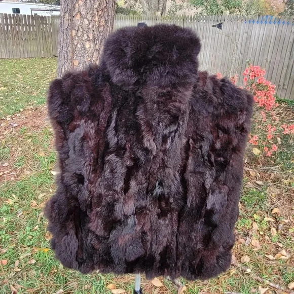Beautuful Faux Fur Vest - Picture 3 of 6